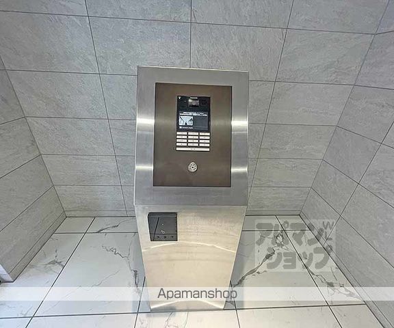 イーグルコート四条烏丸WESTの玄関写真