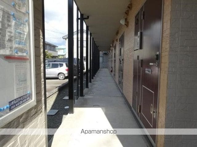 レオパレスサンハイムの玄関写真