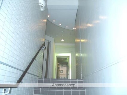 フラワーシティＩＮブラボン[1R/31.26m2]のエントランス1