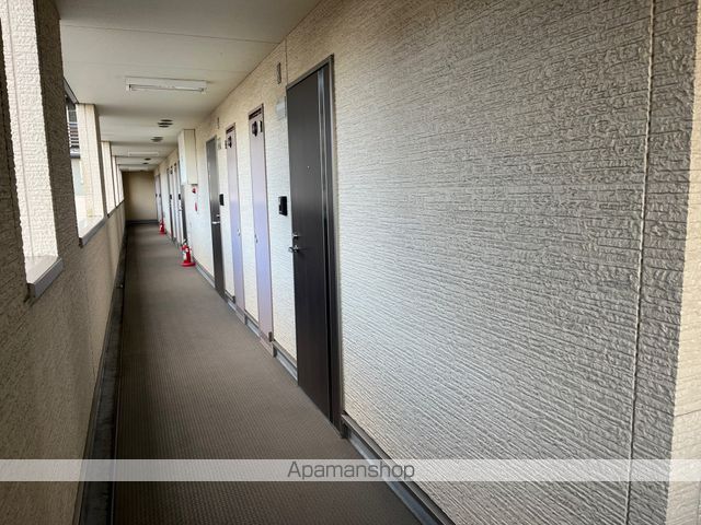 メゾン小西名坂1番館の玄関写真