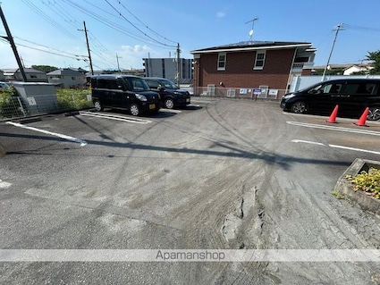 滋賀県大津市神領２丁目[1LDK/49.14m2]の駐車場