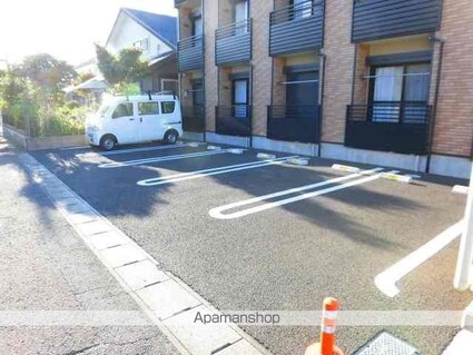 レオネクストかすみ町[1K/25.37m2]の駐車場