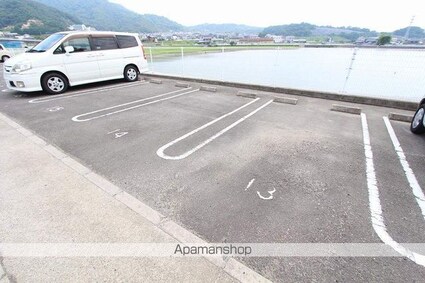 ラッキー　Ａ[2LDK/57.22m2]の駐車場1