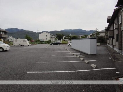 ロイヤルガーデン沢村　ＤＥＦ[2LDK/53.76m2]の駐車場