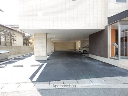 岡山県岡山市北区大元上町[1LDK/42.74m2]の駐車場
