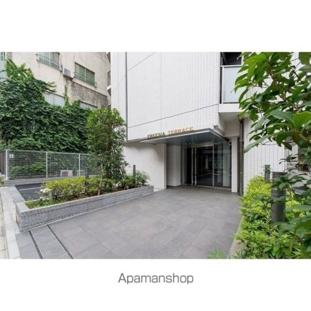 ＦＲＥＥＳＩＡ　ＴＥＲＲＡＣＥ（フリージアテラス）[1R/27.41m2]のエントランス1