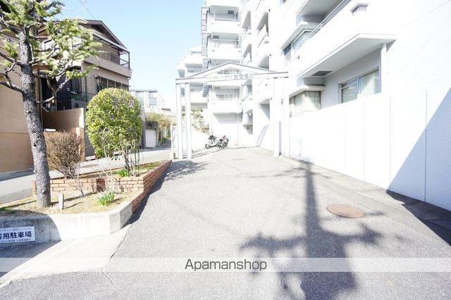 グリーンタウン東香里マンションA棟の外観写真