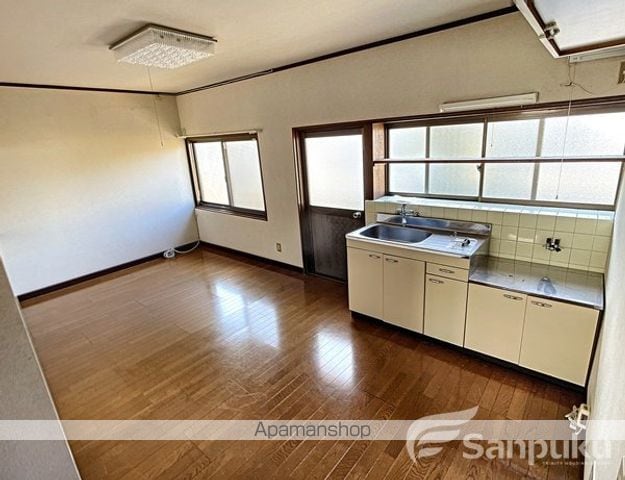 松山市 2階建 築38年の内装写真