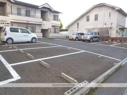 ヴィラシオンびわこ大橋Ⅱ番館[1K/25.8m2]の駐車場1