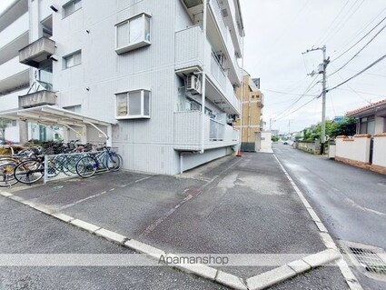 メゾン生石[2LDK/43.2m2]の駐車場
