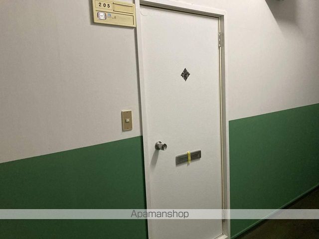 ホワイトハウス8の玄関写真