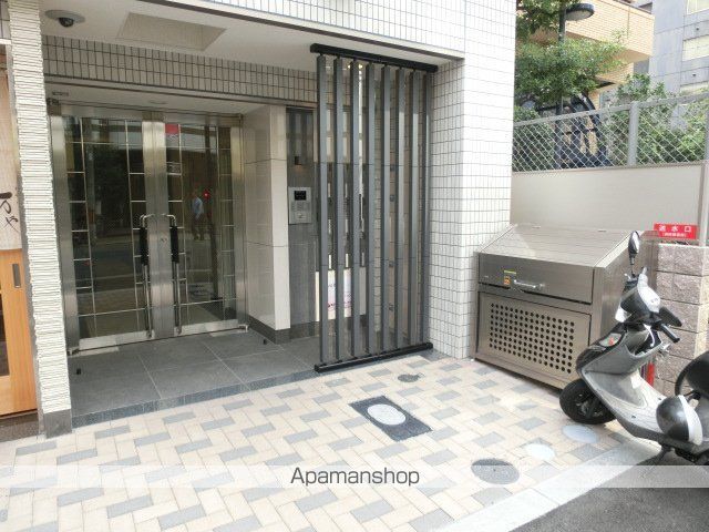 アドーラブル船場の玄関写真