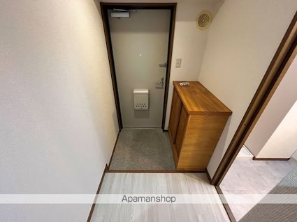 ヴィラアンドゥミル[3DK/56.1m2]の玄関