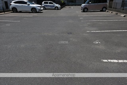 レオパレスルピナスⅡ[1K/23.61m2]の駐車場2