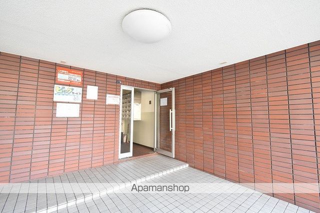レジデンスやまいちの玄関写真