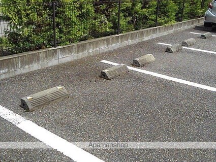 レオパレスルーチェＳＫＹ[1K/28.02m2]の駐車場1