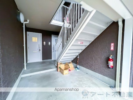 ハーミテージ　Ｂ棟[2LDK/61.6m2]のエントランス2