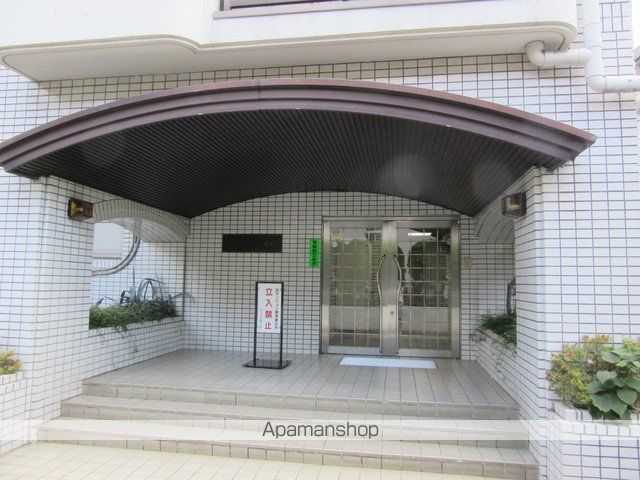 シェソワ百人町の玄関写真