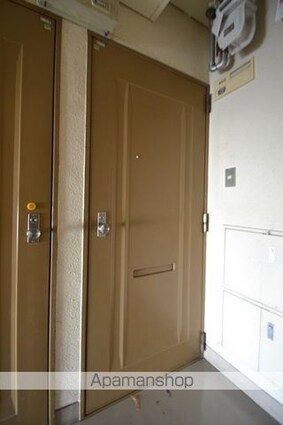岩元ビル[1R/17.3m2]の玄関