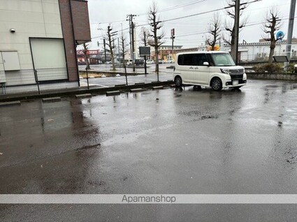 メゾン・ド・フォセ[1R/29.44m2]の駐車場