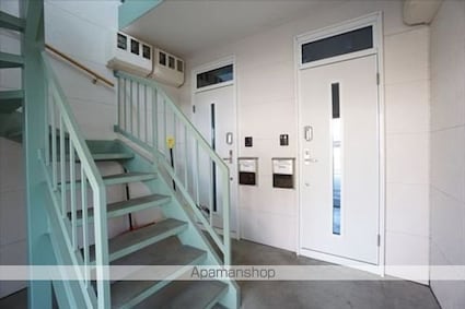 ウエスト２１５[1LDK/36.66m2]のエントランス1