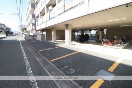 ヴィラ秋留野[1K/29m2]の駐車場2
