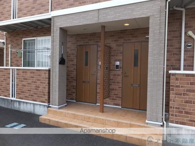 リヴァーパークCの玄関写真