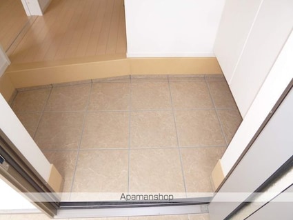 ミツワスクエアＡ棟[2LDK/72m2]の玄関