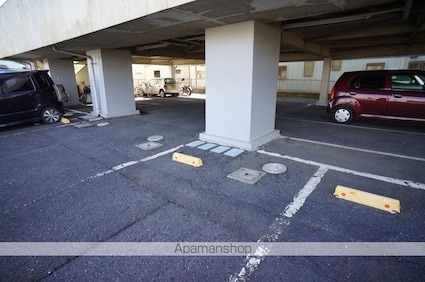 ヴィラ・ドゥマン[1K/19.87m2]の駐車場3