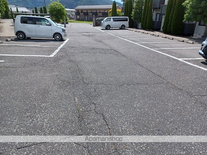 フレグランスたけくらＡＢＣ棟[2LDK/50.54m2]の駐車場