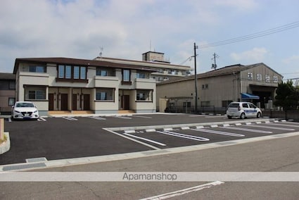 シャドン・朝[2LDK/57.21m2]の駐車場1