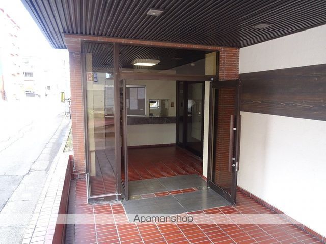 二軒茶屋グランドハイツの玄関写真
