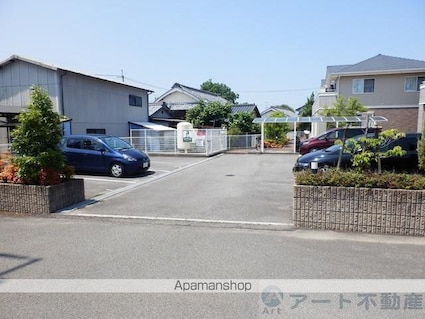 Ａｖａｎｃｅｒ．Ｙ　Ａ棟[2LDK/58m2]の駐車場