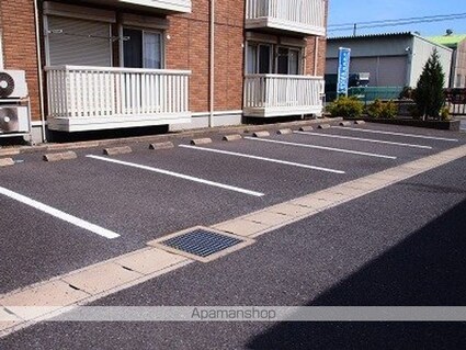 サン・グリーン[2LDK/57.13m2]の駐車場1