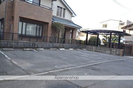 レオパレス比治山ヒルズ[1K/20.28m2]の駐車場2