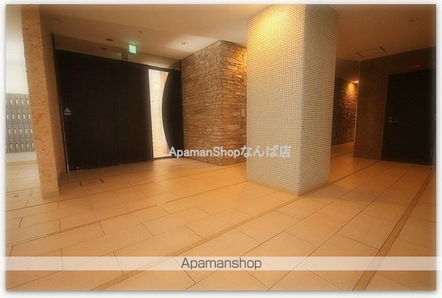 セレニテ本町ROJI02の玄関写真