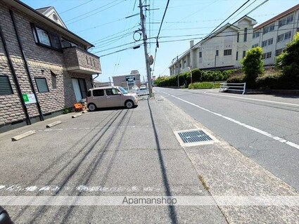 メゾーネ別所[2LDK/54m2]の駐車場