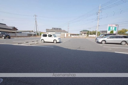 キングス・コート（ＫＩＮＧ’Ｓ　　ＣＯＡＴ）[2LDK/51.66m2]の駐車場2