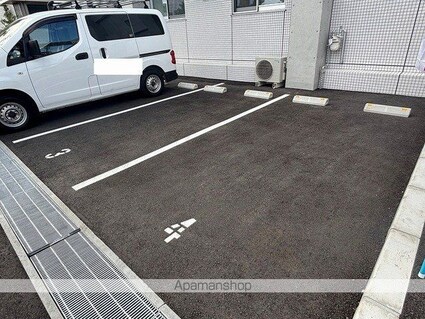 フォーム[1K/30.25m2]の駐車場