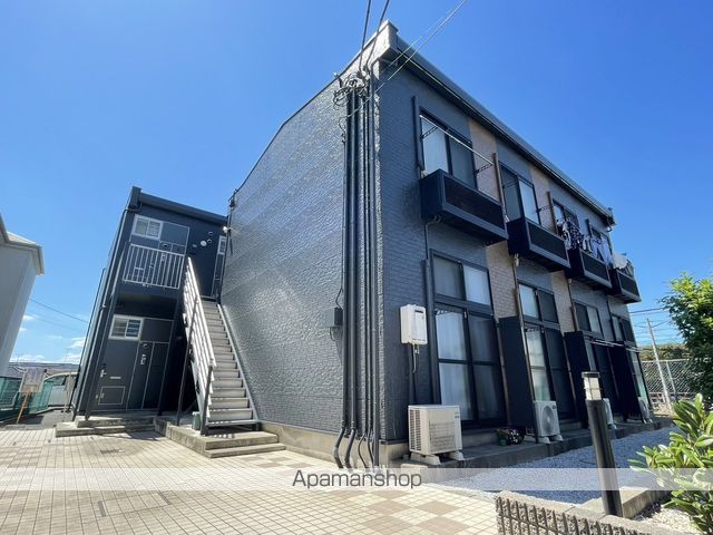 レオパレスwest courtの外観写真