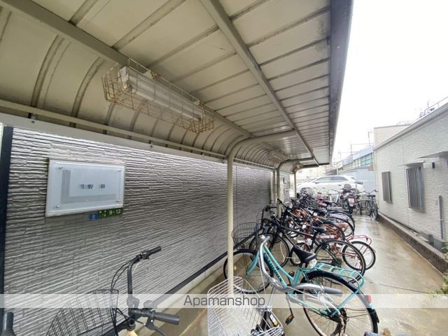 レオパレス生野IIIの玄関写真