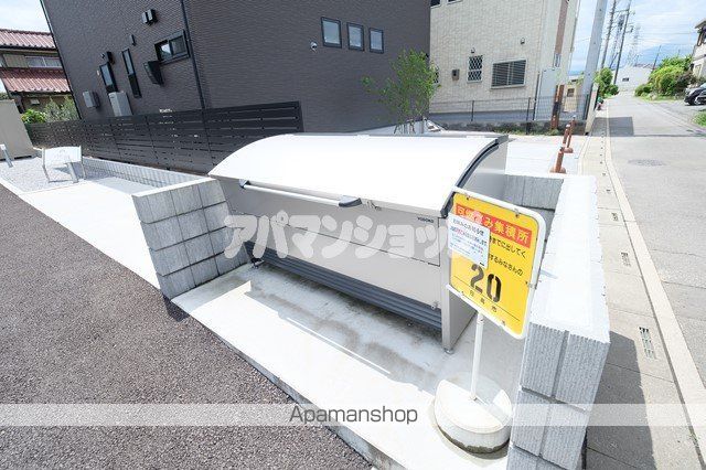 ISEYAの内装写真