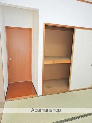 レヴール綾田A棟の内装写真