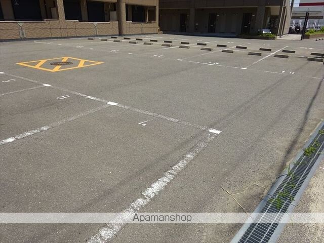 和歌山県和歌山市西田井[1K/30.96m2]の駐車場1