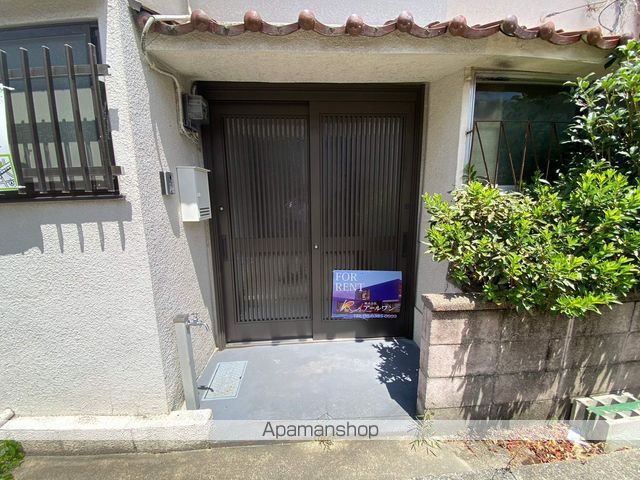 門真市城垣町貸家の玄関写真