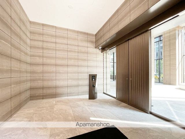 ブランズタワー大阪本町の玄関写真