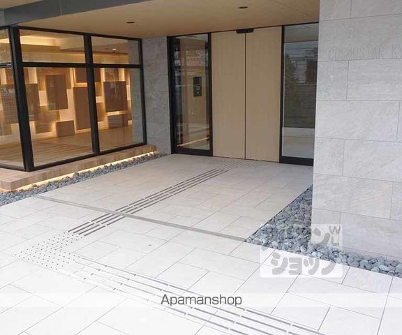 CAVANA九条烏丸の玄関写真