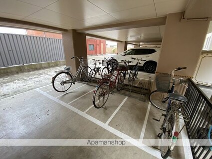 ヴィアーレ堤[1R/29.7m2]の駐車場