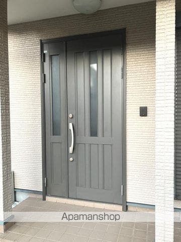 千代田・常磐緩行線 北松戸駅 徒歩13分 2階建 築24年の玄関写真