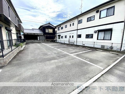 ディアス千原３[3K/54.63m2]の駐車場2